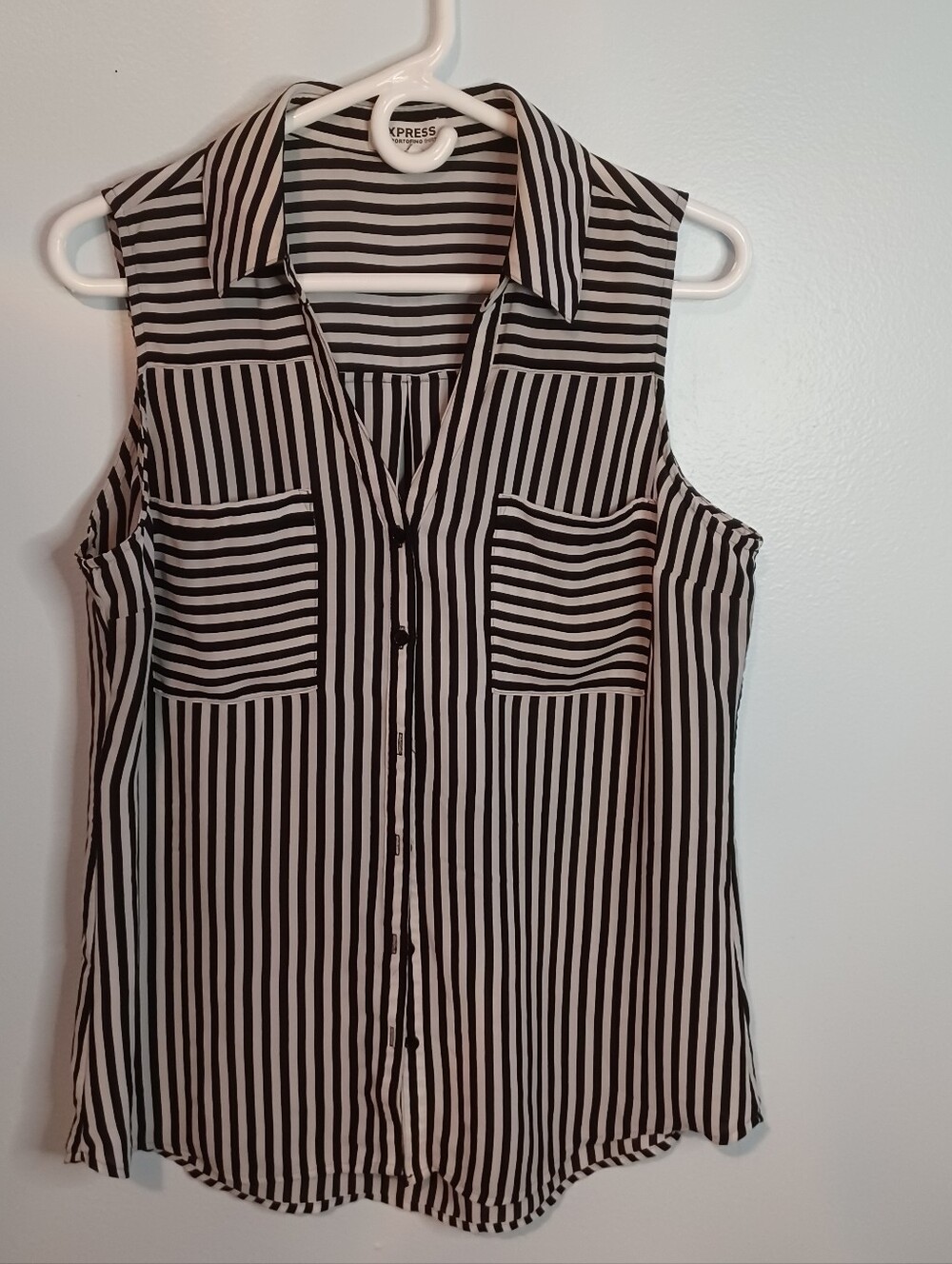 Express Portofino Black & White Striped Sleeveless Button Front Blouse Size Larg